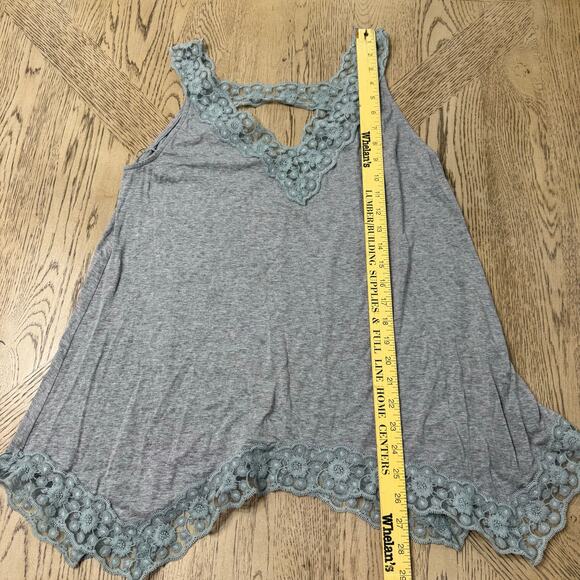 Jodifl Medium Gray Crochet Lace V-neck Handkerchief Hem Tank Top - Picture 6 of 8